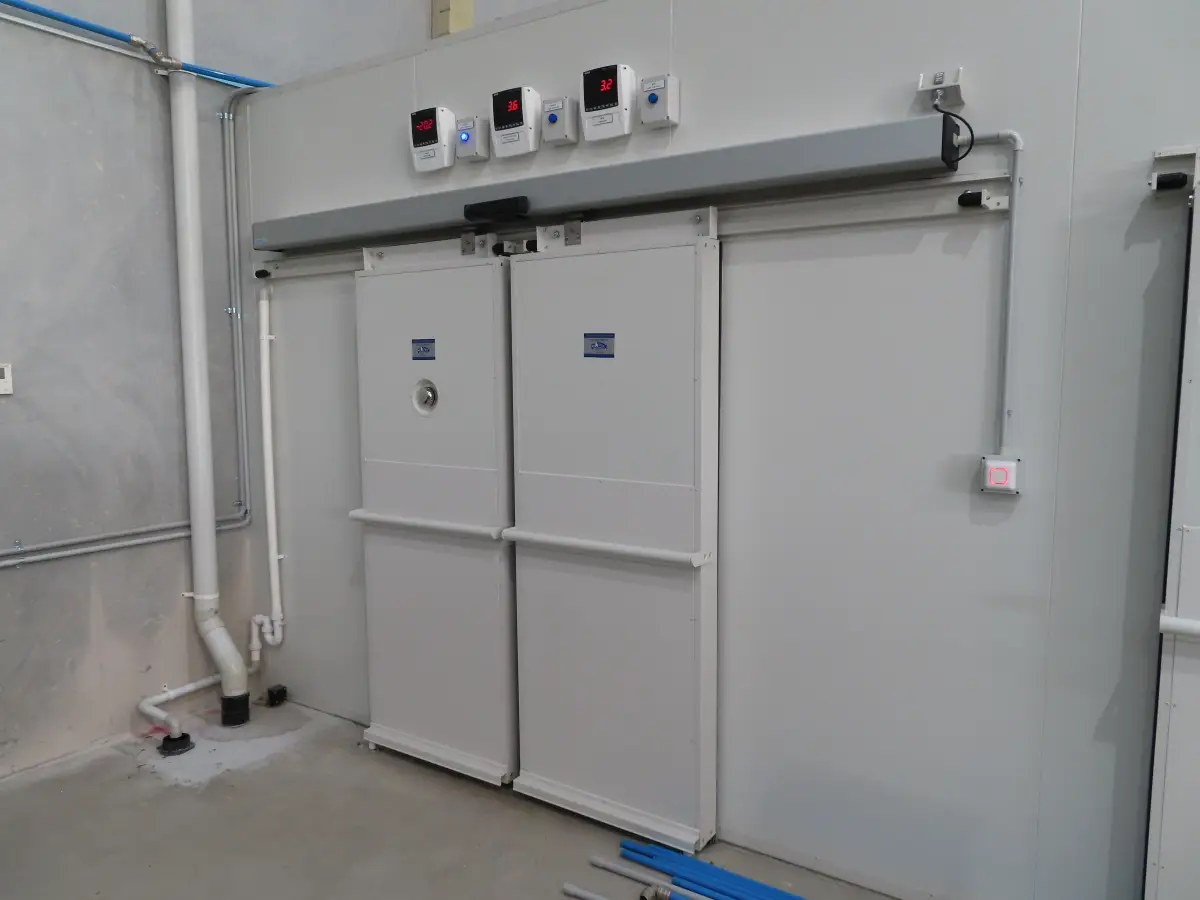 Custom built no touch automatic sliding doors inside Tasty Fresh food production factory used to insulate cold rooms.