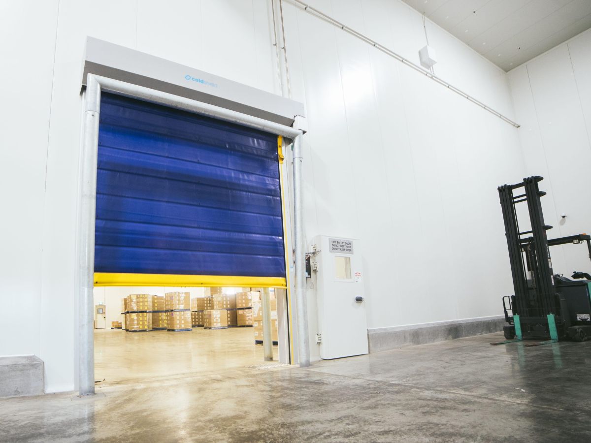 A Movichill high speed door opening in a refrigerated warehouse.