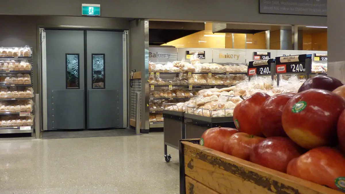 A closed traffic door in a WW Kotara