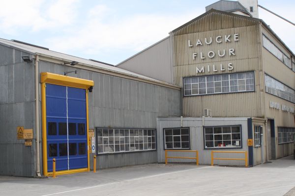 A blue Movidor HS65 rapid roller door outside an industrial building of Laucke Flour Mills SA